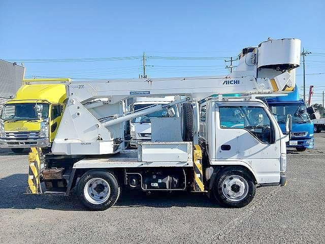 2007 Isuzu Elf – thumbnail 4