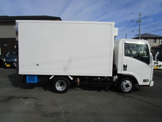 2009 Isuzu Elf – thumbnail 4