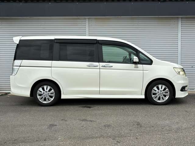 2011 Honda Stepwgn – thumbnail 4