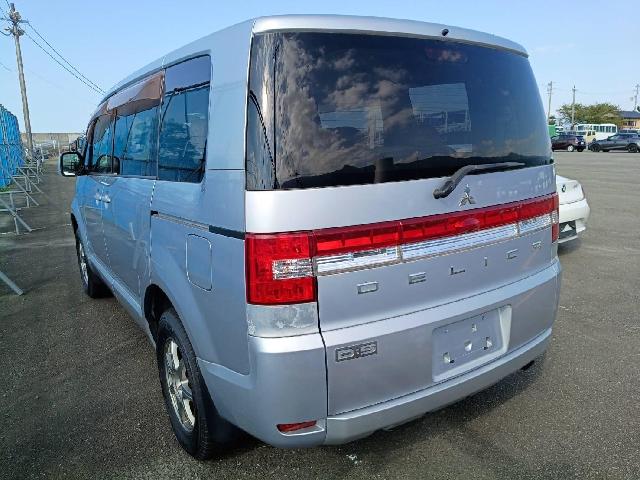2007 Mitsubishi Delica D:5 – thumbnail 2