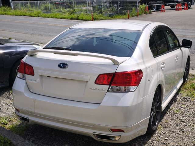 2011 Subaru Legacy B4 – thumbnail 3
