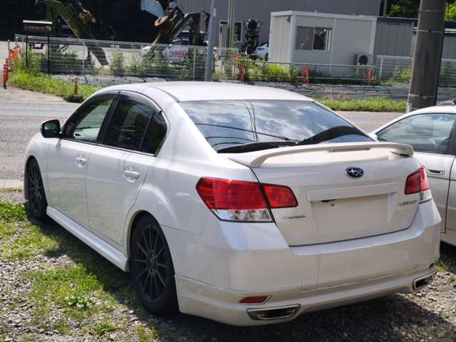 2011 Subaru Legacy B4 – thumbnail 4