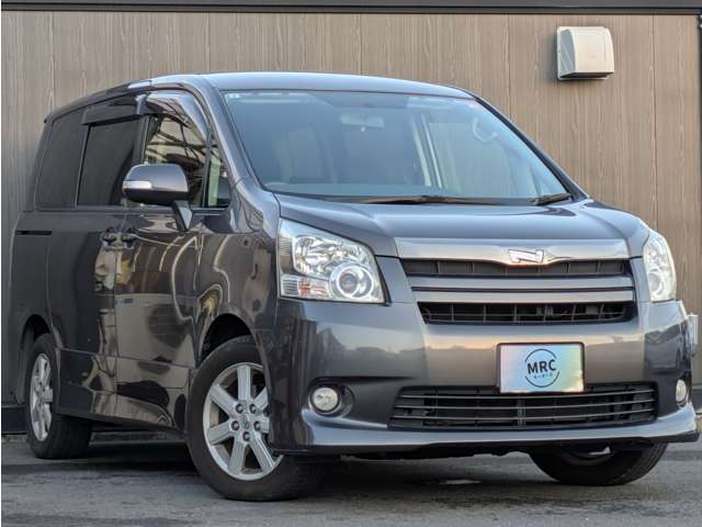 2009 Toyota Noah – thumbnail 4