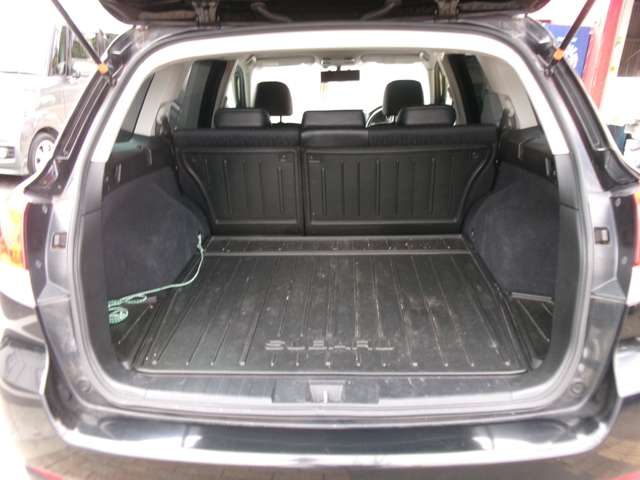 2010 Subaru Legacy Touring Wagon – thumbnail 3