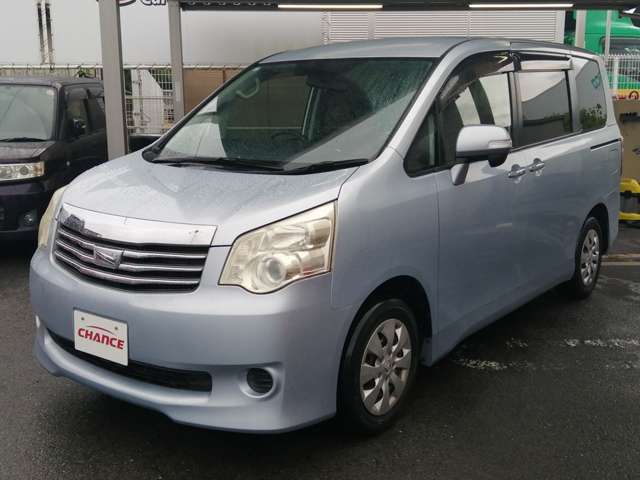 2011 Toyota Noah – thumbnail 3