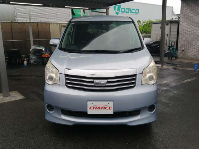 2011 Toyota Noah – thumbnail 4