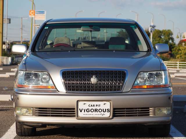 2001 Toyota Crown Majesta – thumbnail 3