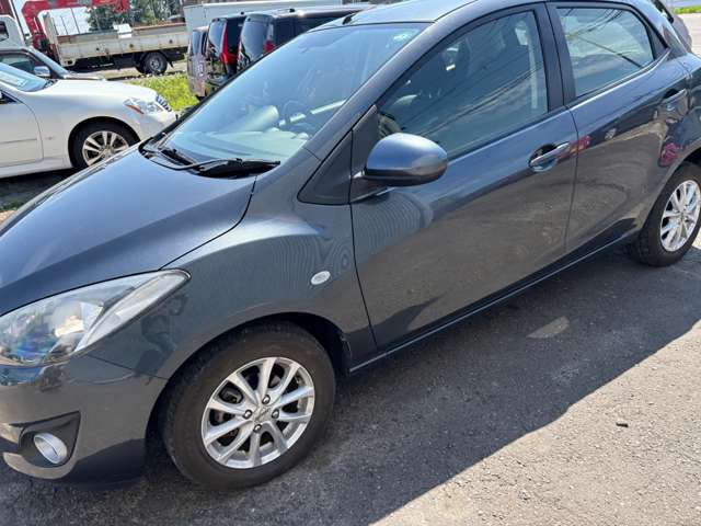 2011 Mazda Demio – thumbnail 3