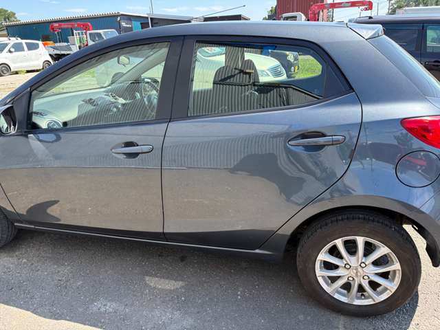 2011 Mazda Demio – thumbnail 4