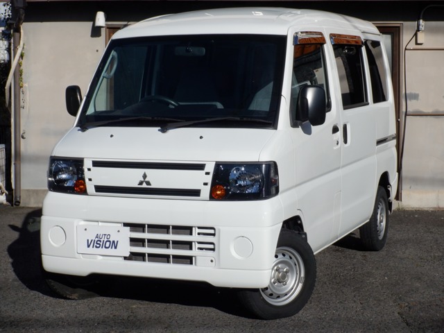 2010 Mitsubishi Minicab Van