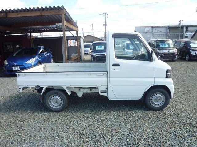 2011 Nissan Clipper Truck – thumbnail 4