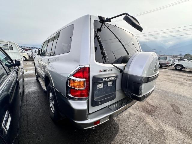 2002 Mitsubishi Pajero – thumbnail 2