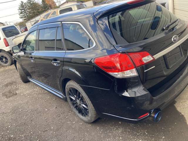2011 Subaru Legacy Touring Wagon – thumbnail 4