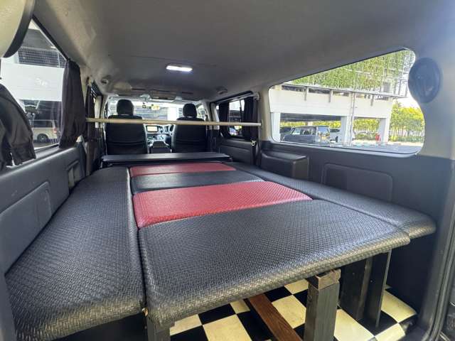 2011 Toyota Hiace – thumbnail 4