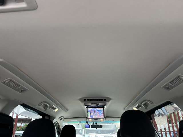 2011 Toyota Vellfire – thumbnail 4