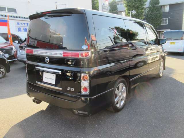 2006 Nissan Elgrand – thumbnail 2