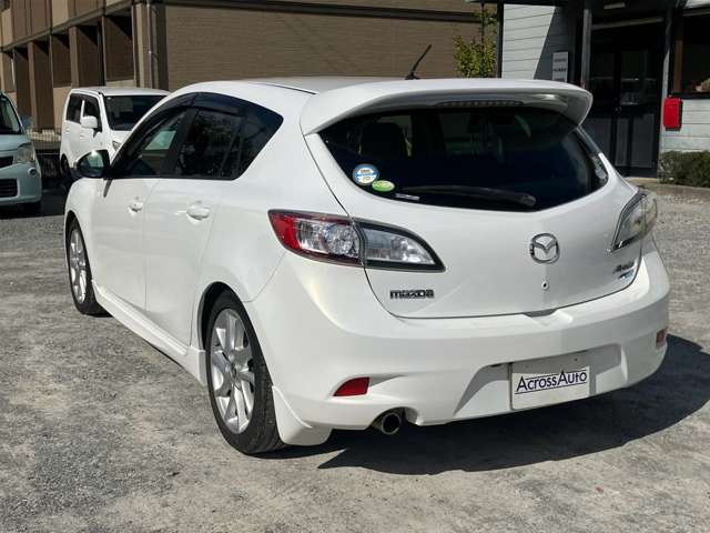 2011 Mazda Axela Sport – thumbnail 2