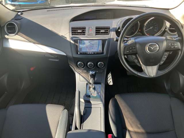 2011 Mazda Axela Sport – thumbnail 4