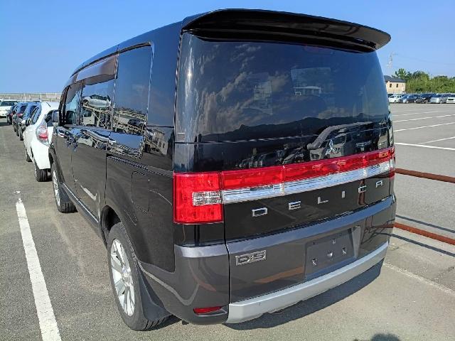 2009 Mitsubishi Delica D:5 – thumbnail 2