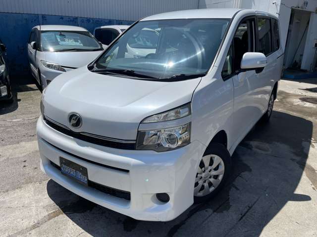 2011 Toyota Voxy – thumbnail 2
