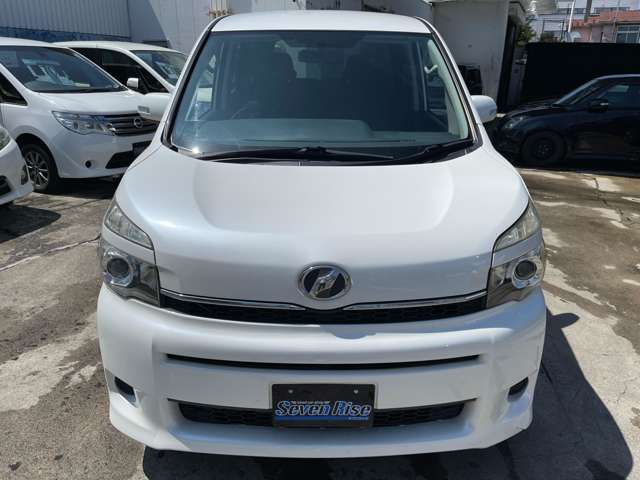 2011 Toyota Voxy – thumbnail 3
