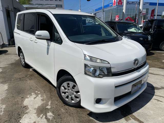 2011 Toyota Voxy – thumbnail 4