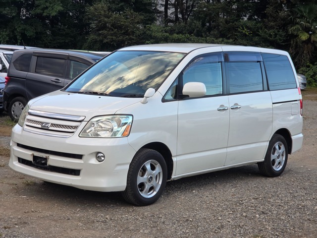 2005 Toyota Noah