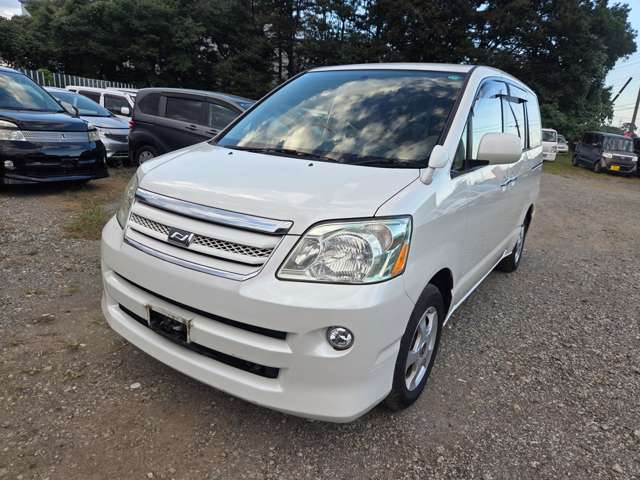 2005 Toyota Noah – thumbnail 3
