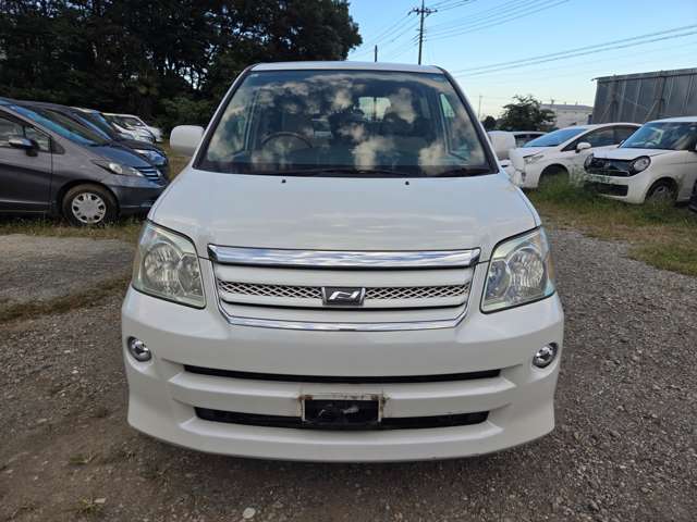 2005 Toyota Noah – thumbnail 4