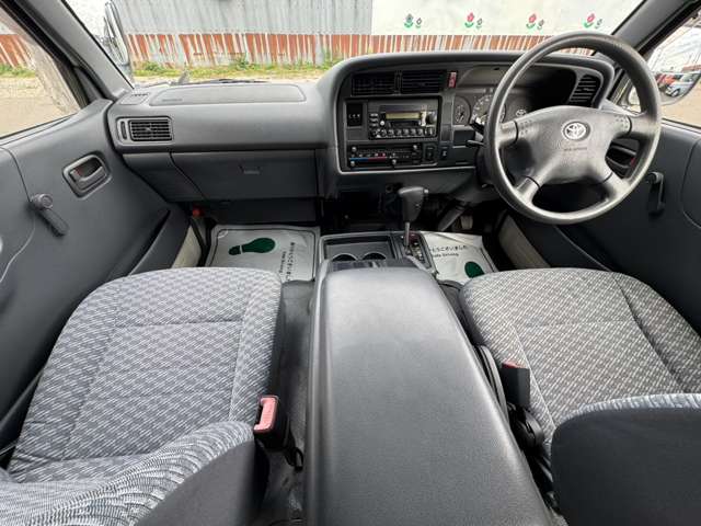 2002 Toyota Hiace – thumbnail 2