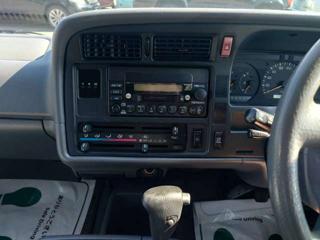 2002 Toyota Hiace – thumbnail 3