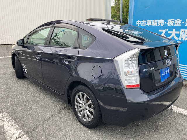 2011 Toyota Prius – thumbnail 3