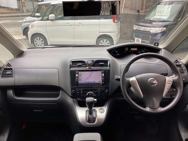 2011 Nissan Serena – thumbnail 3