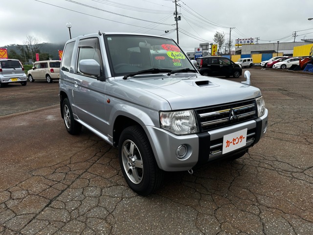 2011 Mitsubishi Pajero Mini – thumbnail 2