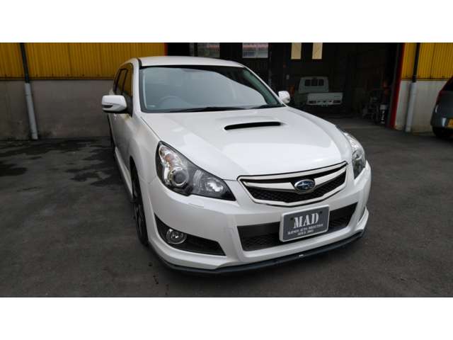 2011 Subaru Legacy Touring Wagon – thumbnail 2