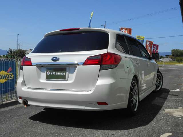 2011 Subaru Legacy Touring Wagon – thumbnail 3