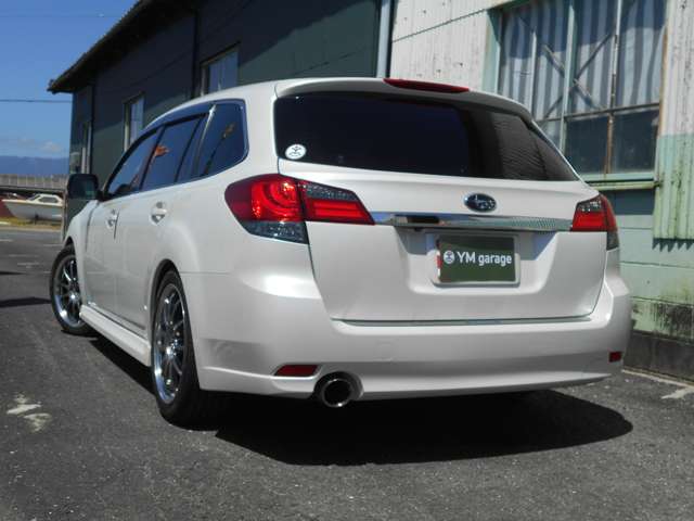 2011 Subaru Legacy Touring Wagon – thumbnail 4