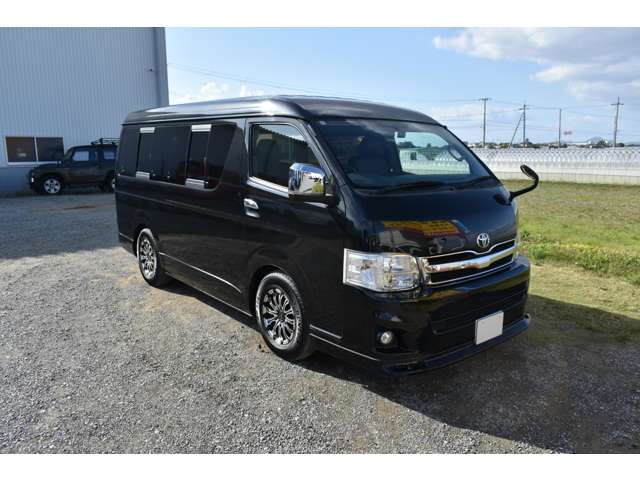 2011 Toyota Hiace – thumbnail 4