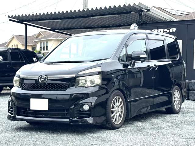 2010 Toyota Voxy – thumbnail 4