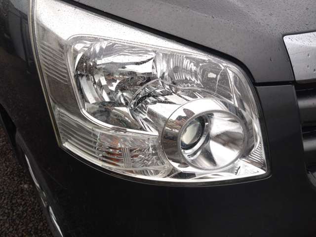 2009 Toyota Noah – thumbnail 4
