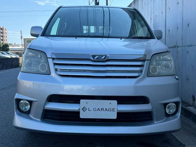 2003 Toyota Noah – thumbnail 3