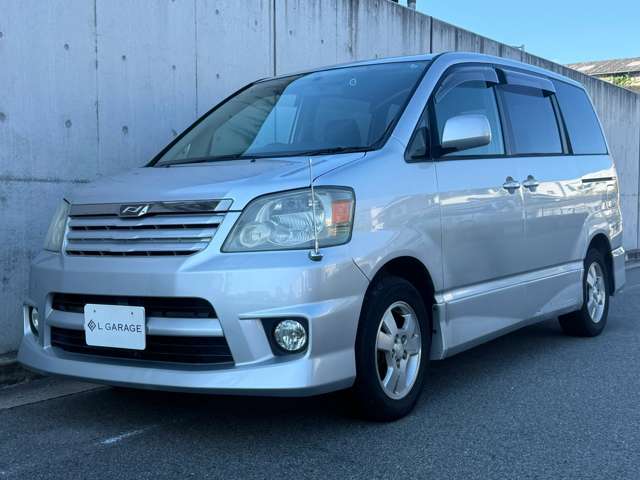 2003 Toyota Noah – thumbnail 4