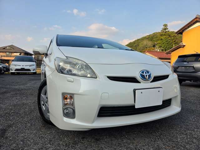 2011 Toyota Prius – thumbnail 2