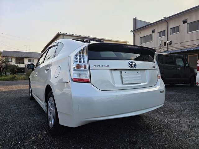 2011 Toyota Prius – thumbnail 4