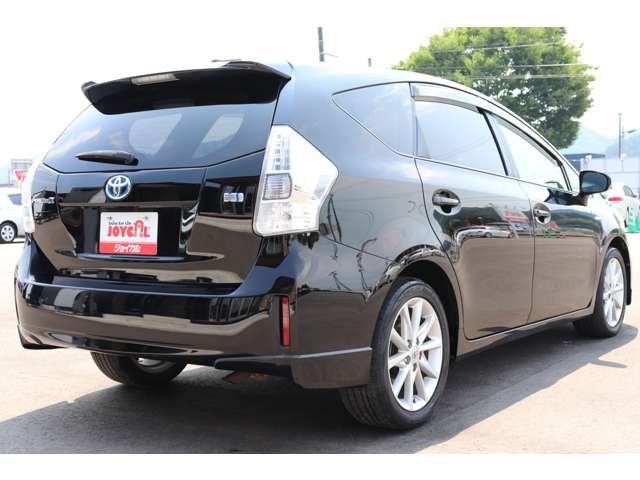 2011 Toyota Prius Alpha – thumbnail 4
