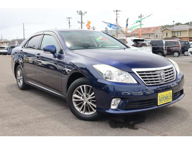 2011 Toyota Crown Royal – thumbnail 4