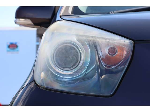 2011 Toyota iQ – thumbnail 2