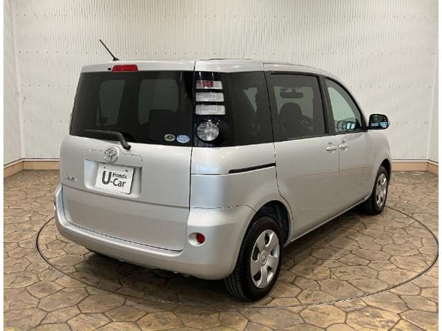 2009 Toyota Sienta – thumbnail 3