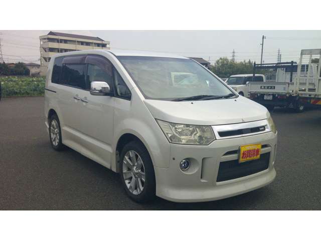 2011 Mitsubishi Delica D:5 – thumbnail 3
