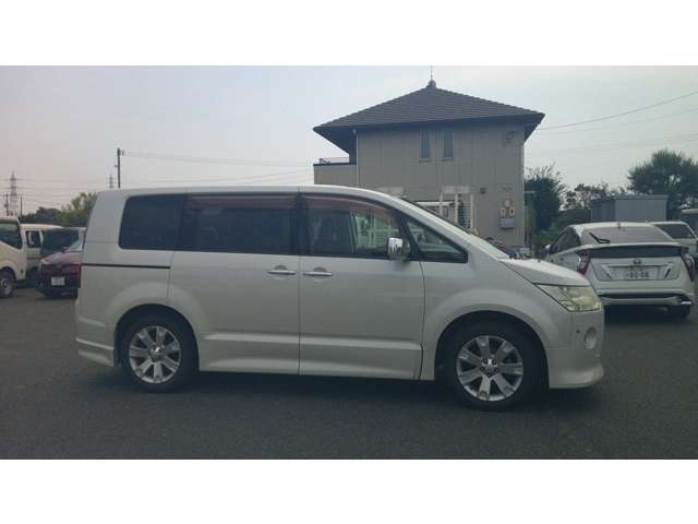 2011 Mitsubishi Delica D:5 – thumbnail 4